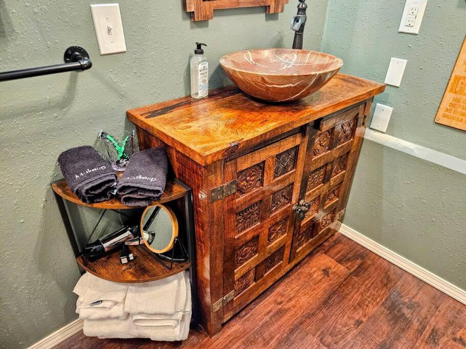 Private Cabin- Breakfast - Double Tub - 75In Tv - Sup - Washer Dryer - Bbq West Point Luaran gambar